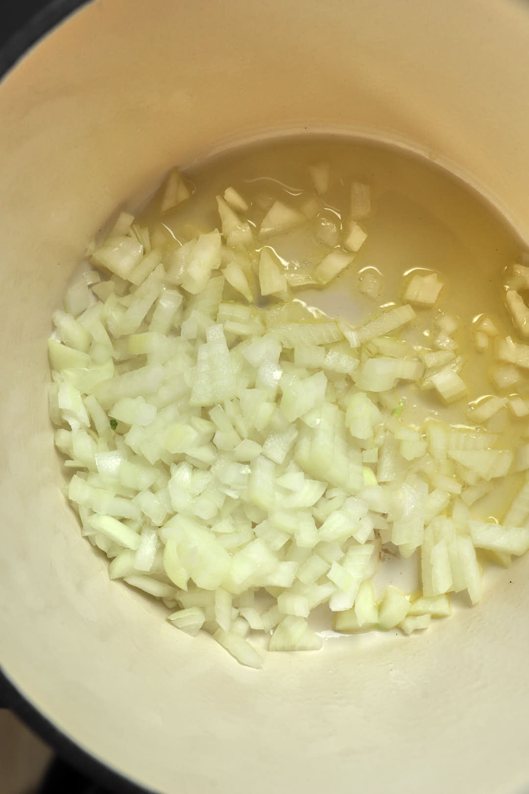 Faire revenir l'oignon